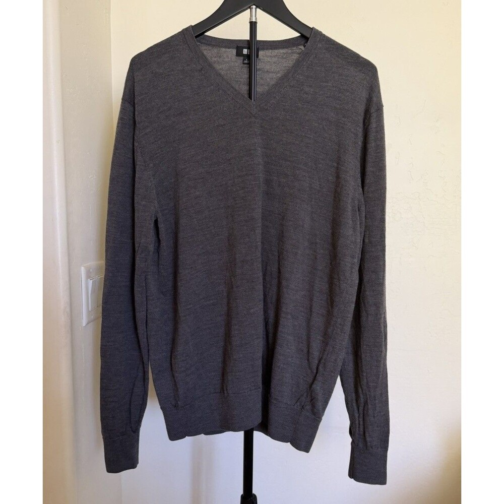 Uniqlo Men's Gray V-Neck Sweater Size L 100% Wool Lightweight Layering Pullover